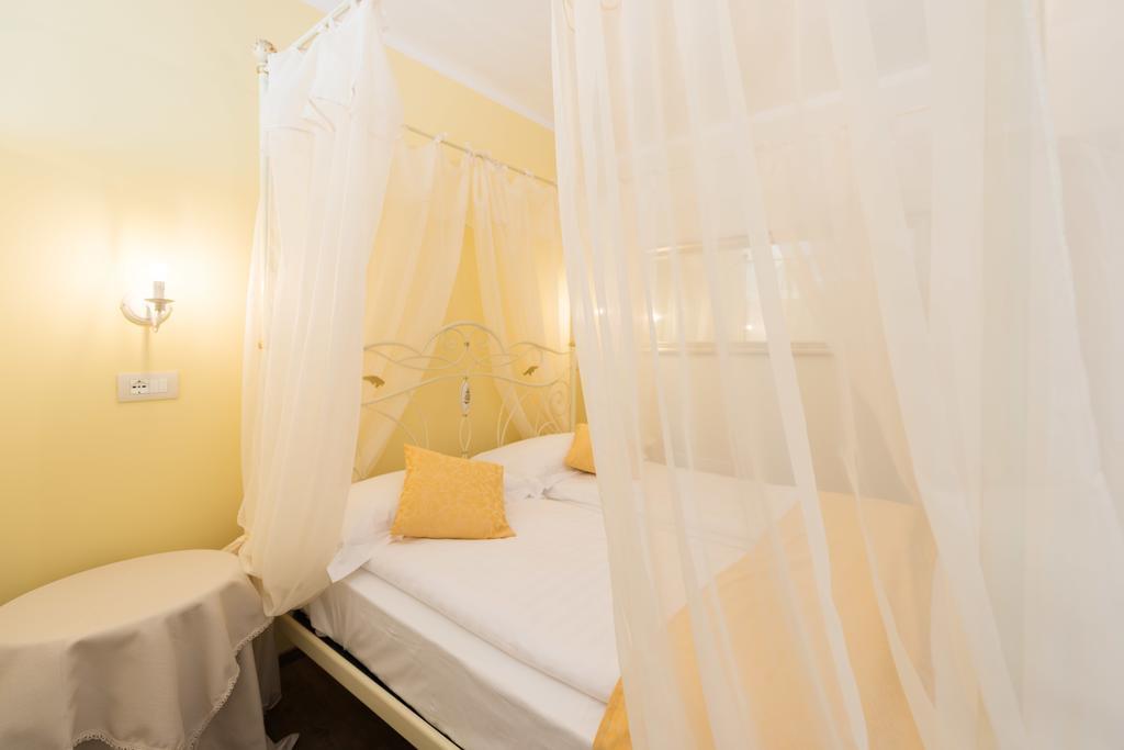 Locanda Fassa Brenzone sul Garda Rum bild